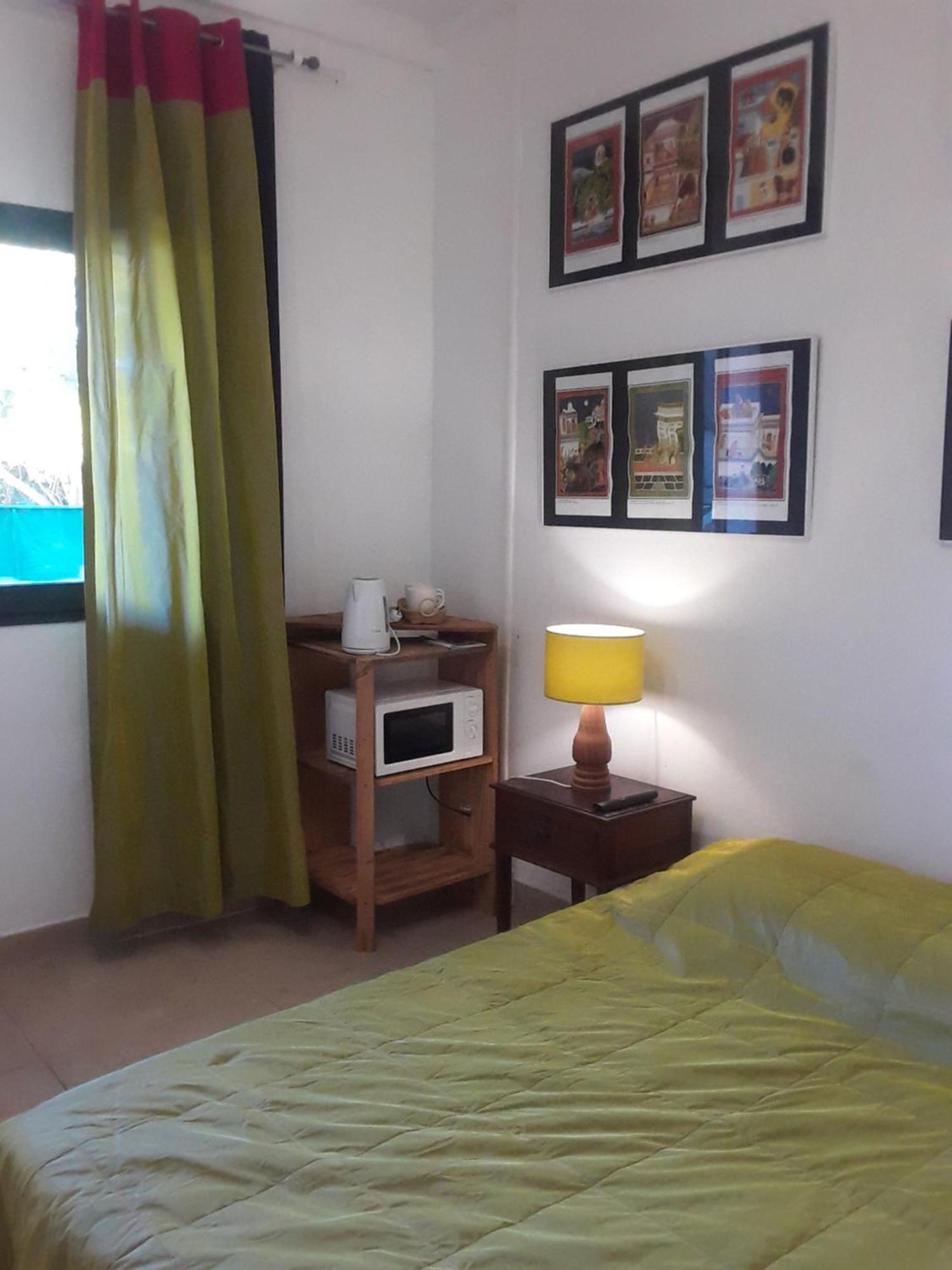 Le Tulear - Aux 4 Coins Du Monde Hotel Saint Pierre Room photo